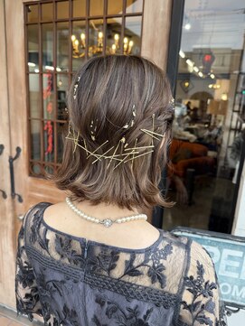 フルアヘッド(FULL A HEAD) ボブ×ゴールドピンアレンジ