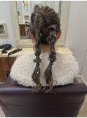 お呼ばれツイン編み下ろしヘア