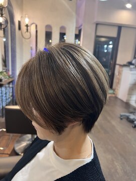 ラブサンク(LOVE THANK) ショート　ハンサムショート　白髪ぼかし　ハイライト