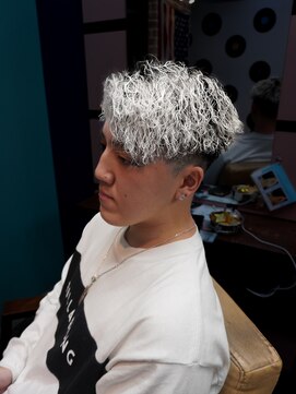 メンズグルーミングナンバーナイン(MEN'S GROOMING NUMBER NINE) ホワイトメッシュ/メンズパーマ/メンズサロン