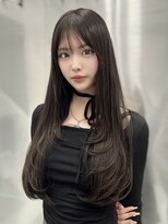 ロムーク 表参道(LOMKH)&nbsp;小顔ロングレイヤーカット顔周り冬グレージュカラー透明感カラー