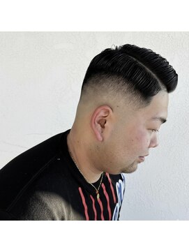 ウィスカーズ(Whiskers) サイドパート