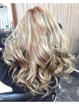 ヘアデザイン ルピナス(HAIR DESIGN Lupinus) 外国人風カラー