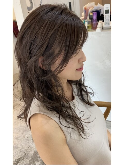 ミディアムヘアー　バイオレットアッシュベージュカラー