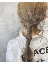 ヘアセット　一束でデザインを造るローポニーアレンジ