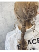 ラカシェット(la-cachette) ヘアセット　一束でデザインを造るローポニーアレンジ