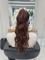 ウェーブヘアのポニーテール【清板】