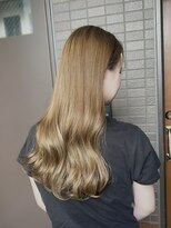 トワ(toi)&nbsp;ブリーチなしダブルカラー◎透明感ミルクティーベージュ