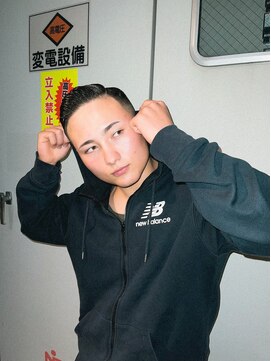 メリケンバーバーショップ フクオカ(MERICAN BARBERSHOP FUK) スキンフェード　サイドパート