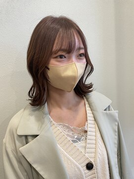 アラ モーダ(Alla moda) 外ハネミディアム/アプリコットカラー