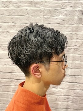 グレイスフル バーバープラチナム 六本木店(Graceful Barber platinum) ツーブロック/パーマ/ニュアンス/スパイラル/黒髪/刈り上げ