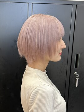 ラビス クローバー(Lovis clover) ピンクホワイトベージュでショートウルフカット♪あゆむ