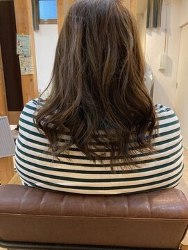 グランバイ アトリエドングリ(Grand × AtlierDonguri) お客様髪質改善データ1098（白髪ぼかしカラー）