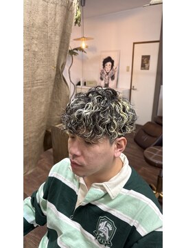 ギルド(Guild) ハイライトメッシュ　スパイラルパーマ　スペインカール