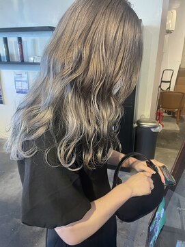 ムード マグ レーベル 南松本(MOOD Mag Label) 10代20代ホワイトミルクティーカラー透明感