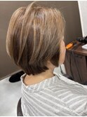 丸みショート＋白髪ぼかしハイライト