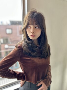 サクラ オモテサンドウ(SAKURA) くびれミディ×流し前髪レイヤーカット/アッシュブラウン/表参道