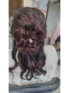 ウィット アンド ラファム Wit &La Famme パーティーヘアは花飾り