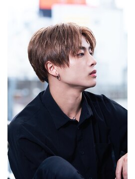 ララルーモ 渋谷公園通り店(LaLarOomo) 風になびく軽やかな質感。旬のセンターパートで洗練された印象へ