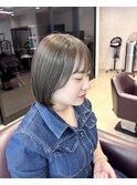 アッシュ系カラー/切りっぱなしボブ