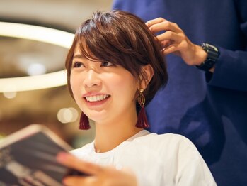 ガレリアエレガンテウエスト 名古屋WEST(GALLARIA Elegante)の写真/★HOT PEPPER Beauty AWARD 2023~2025 3年連続 BEST SALON 注目サロン選出★途中の薬剤調合も一人が担当