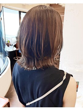 ティーシェル(TIECHEL) 小顔イメチェン、ブルーグレージュカラーくびれレイヤーボブ