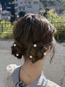 ツインシニヨン　お呼ばれスタイル