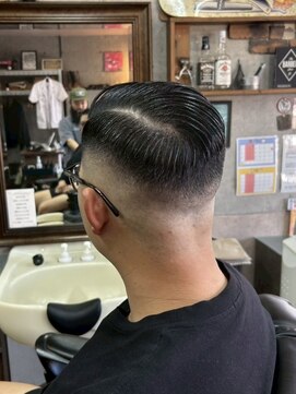 アールズ ヘア(R's hair) MEN’S HAIR/サーフカール/刈り上げセンターパート/印西