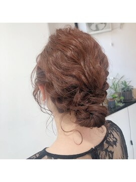 カリシア(CARICIA) シニヨンアップスタイル