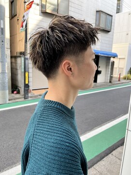 アイズ 海老名(AIZU) スパイキーショート アップバング 短髪 ハイライト フェード