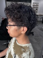 ヒュイル バイ ニアウ(Hwyl by Niau) メンズマッシュパーマニュアンスパーマスパイラルパーマ刈り上げ