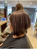 白髪を隠さず活かす、今っぽハイライトボブ。