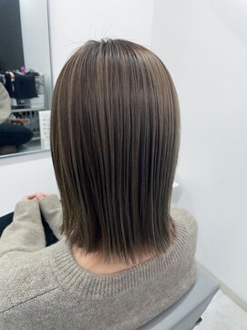 切りっぱなしボブ×ハイライトカラー◎イルミナカラー