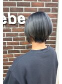 暗くしない選択/白髪をなじませる大人のグレージュショート