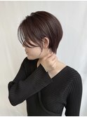 #濡れ髪質感で魅せる。ボルドーブラウンのハンサムショート