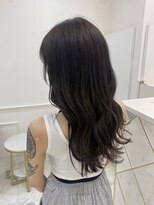 リルミー(Lilme)&nbsp;ダークブラウンで大人っぽ夏スタイル<原田>