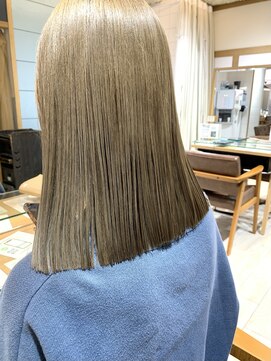 プラグ バイ ネオリーブ(plug by neolive) グレーベージュ×髪質改善 [髪質改善/縮毛矯正]韓国J