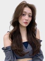 ユーフォリア 渋谷グランデ(Euphoria SHIBUYA GRANDE)&nbsp;韓国風ヘア ヨシンモリ くびれ巻き グレーベージュ かき上げ前髪