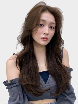 ユーフォリア 渋谷グランデ(Euphoria SHIBUYA GRANDE) 韓国風ヘア ヨシンモリ くびれ巻き グレーベージュ かき上げ前髪