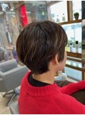 ステップボーンカットカットボブショートハイライト白髪ぼかし