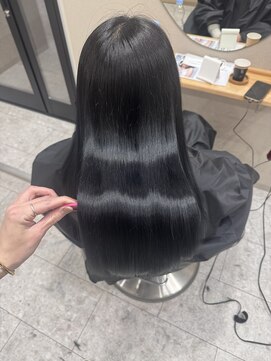 シカ 神戸三宮元町店(Cica) 髪質改善トリートメント 艶 ブルーブラック 三宮 水素