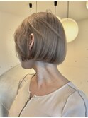 ミルクティーベージュ×切りっぱなしボブ