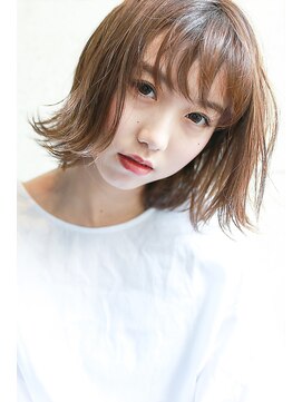 ラフィスヘアーグロー 中百舌鳥店(La fith hair glow) 【La fith】 外はね×切りっぱなしミディアムスタイル