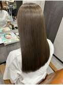オリーブベージュ