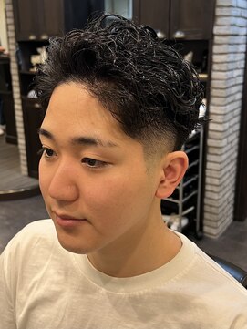 キングマンバーバー(KING MAN BARBER) フェード×ツイストスパイラルパーマ