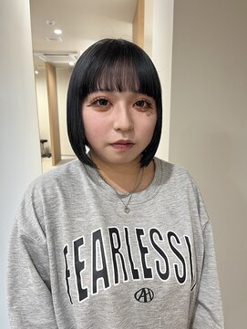 深みブルーとボブ