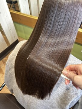 白髪があっても髪質改善でツヤッツヤ！担当内城