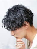 渋谷で叶うセンターパートで作る縦落ちツイストスパイラル
