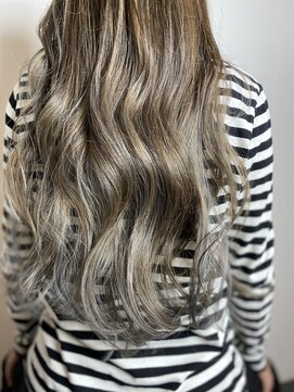 バース(BirtH) 外国人風グレージュカラー