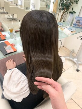 ヘアーアンドメイク ブリリアント(hair&make BRILLIANT) フローディアトリートメント オリーブベージュ 艶髪 20代ヘア